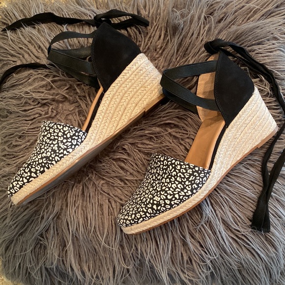 Corso Como super cute and comfortable wedge espadrilles! - Picture 4 of 9